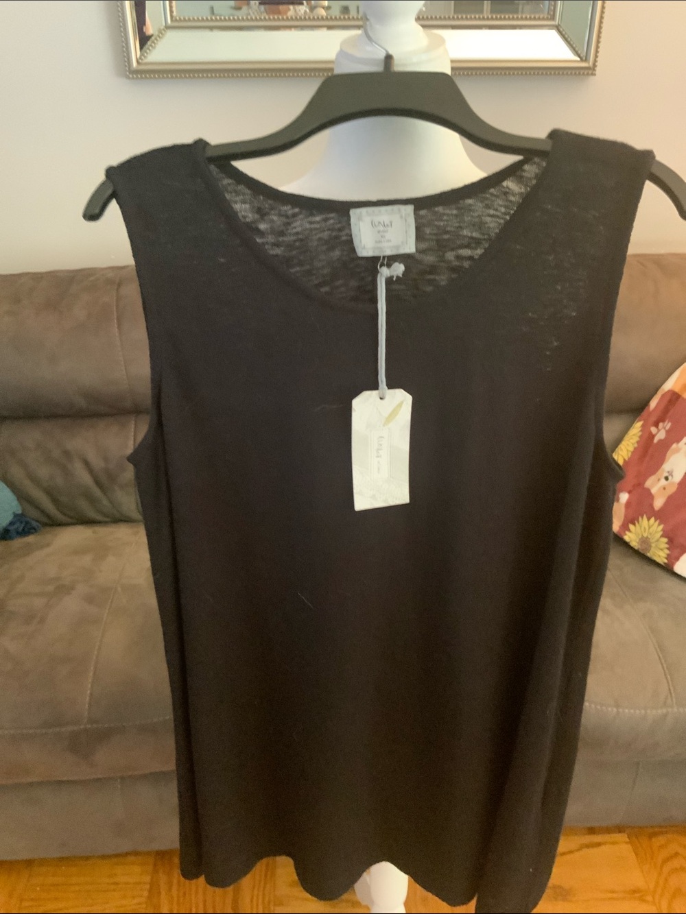 Black tunic tank. Knit.